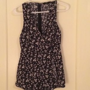 Cute floral romper. Zips in the back. V neck.soft